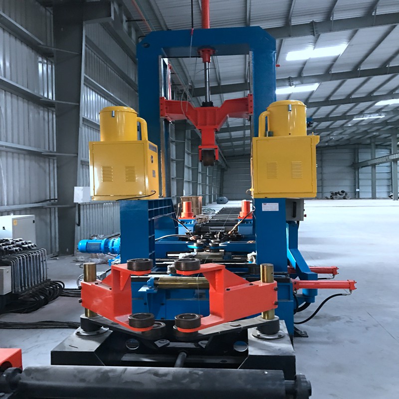 Machine automatique de redressement et de soudure de poutre en H de haute précision pour l'équipement de fabrication de structure métallique